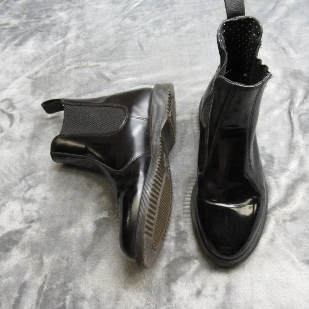 Dr. Martens couple small